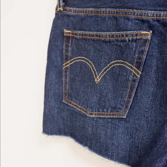 NWT LEVIS 501 CUT OFF SHORTS ☀️ CLASSIC DARK WASH! - Picture 4 of 5